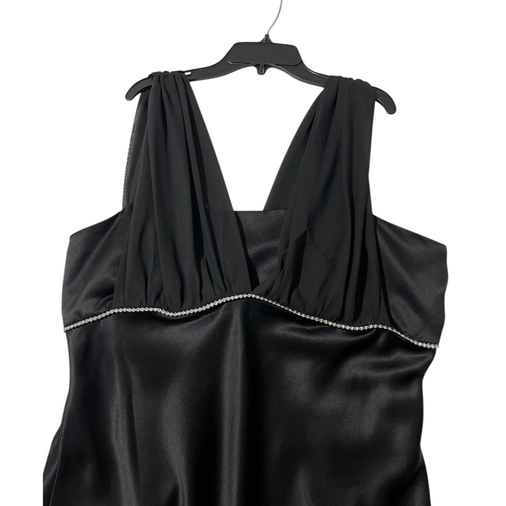 Elegant Black Sleeveless Dress - Picture 8 of 9